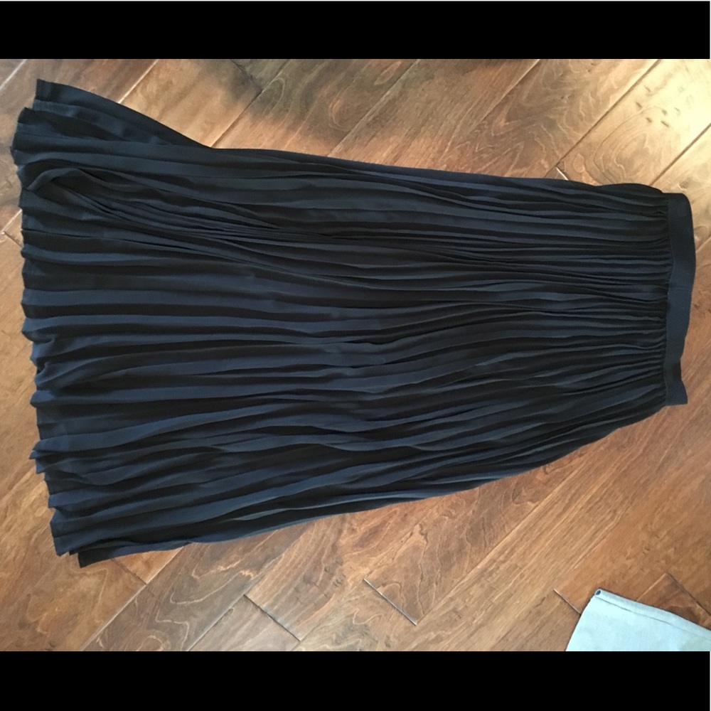 Philosophy skirt- black- very pretty